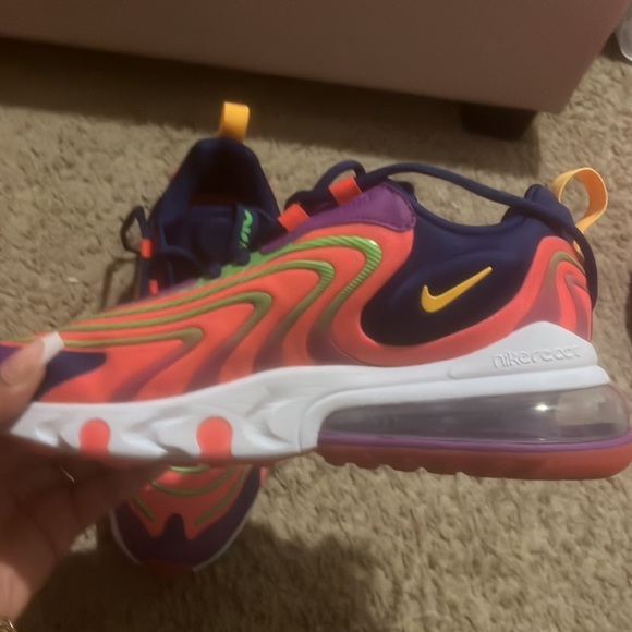 Air Max 270 React Eng , Size 8 - Picture 2 of 6